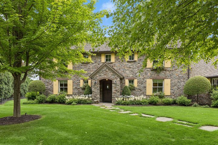 Property Photo:  520 Ferndale Road W  MN 55391 