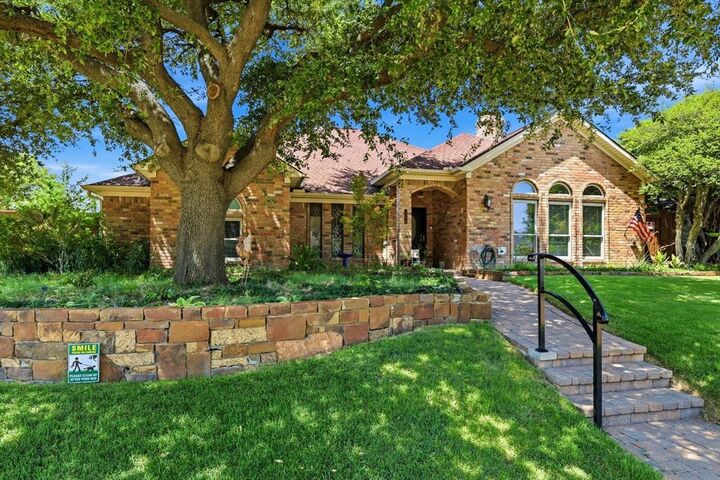 Property Photo: 1529 Huron Trail TX 75075