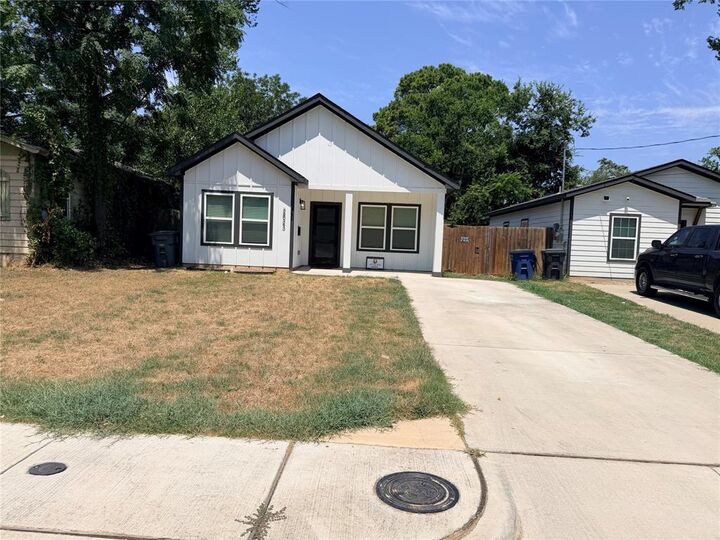 Property Photo:  2823 Farragut Street  TX 75215 