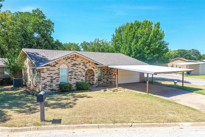 Property Photo: 1715 Timberlane Street TX 76458