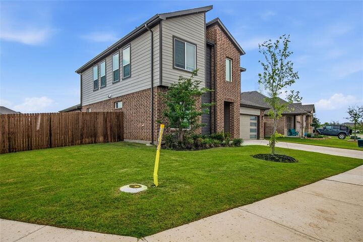 Property Photo: 1501 Woodpecker Street TX 76205