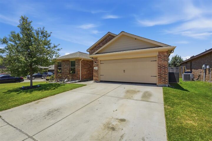 Property Photo:  1124 Autumnwood Drive  TX 76020 