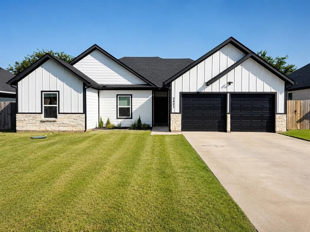 Property Photo: 2421 Creek Drive TX 76048