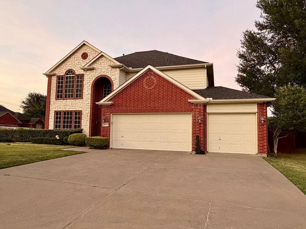 Property Photo:  8101 Mansanillo Court  TX 76002 