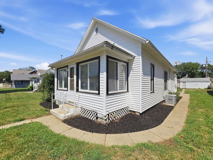 Property Photo:  327 Jones  IA 51039 