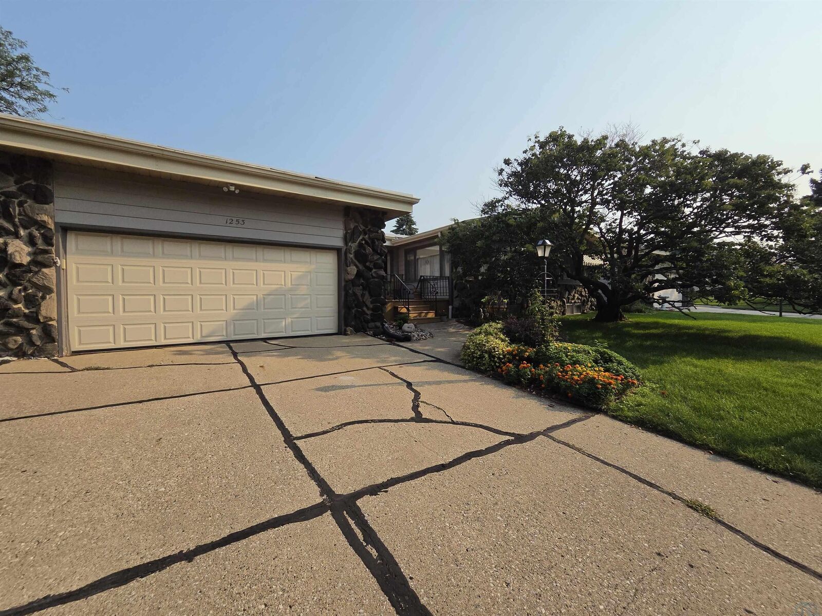 Property Photo:  1253 Hiawatha Trail  IA 51104-1841 