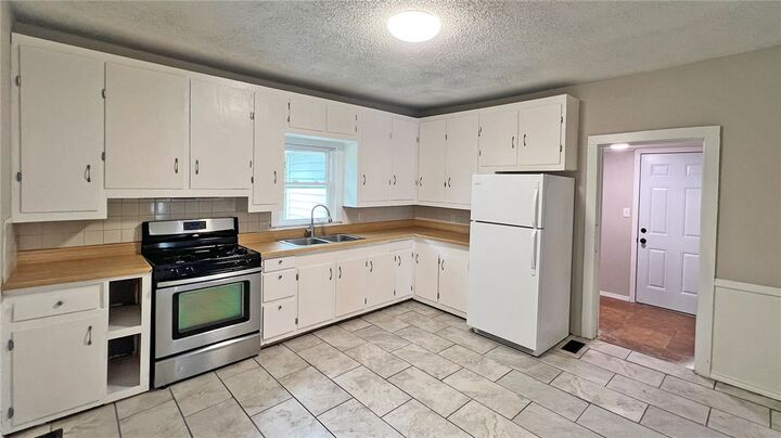 Property Photo: 221 C Street AR 72756