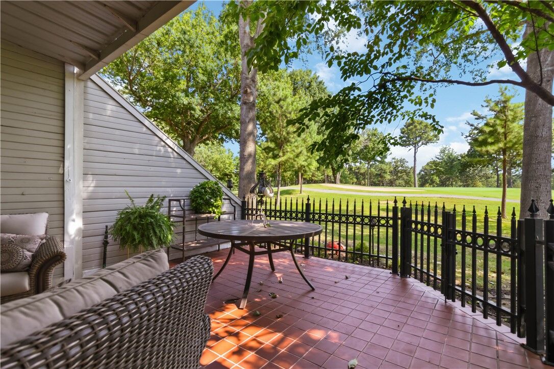 Property Photo:  2517 E Joyce Boulevard  AR 72703 