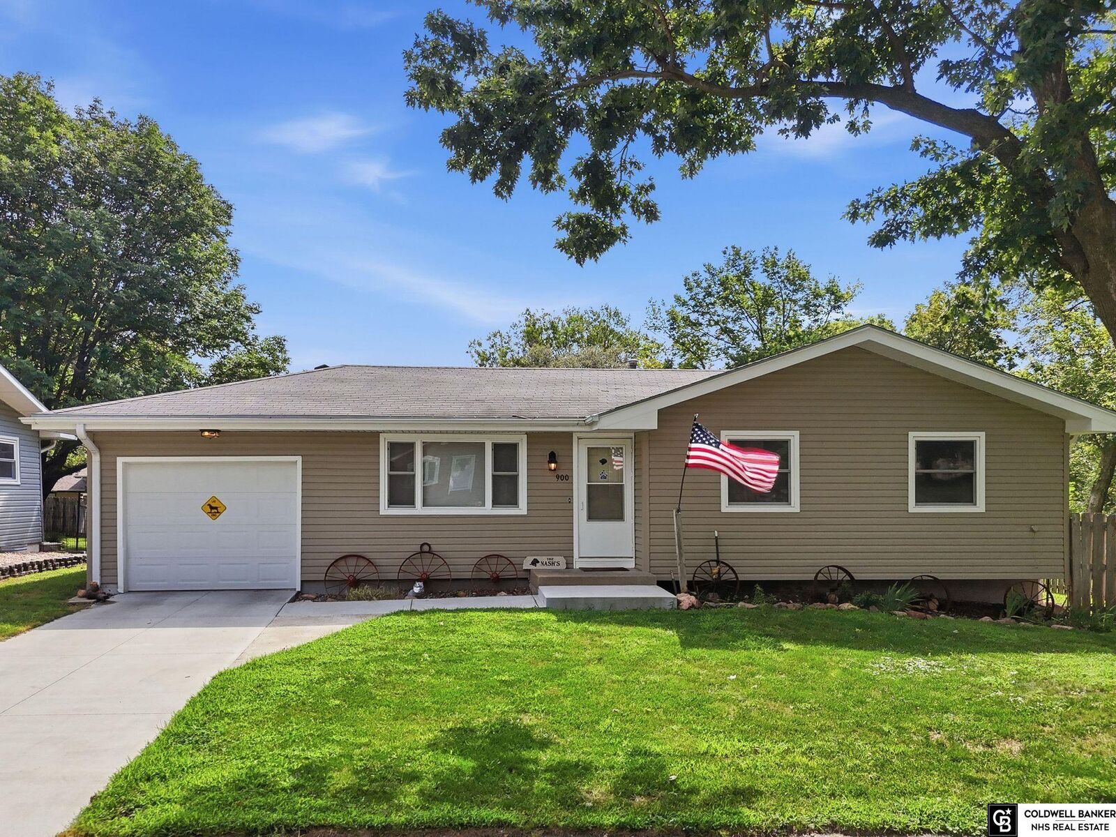Property Photo: 900 C Street NE 68418