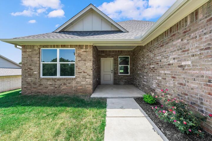 Property Photo: 125 Canyon Creek Lane OK 73044