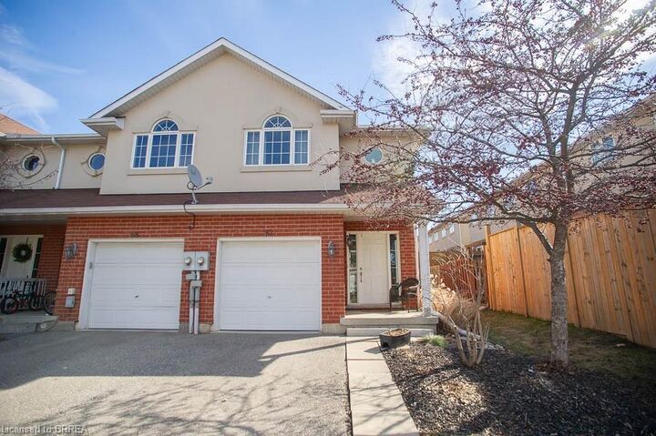 20 McConkey Crescent 67 — photo 1