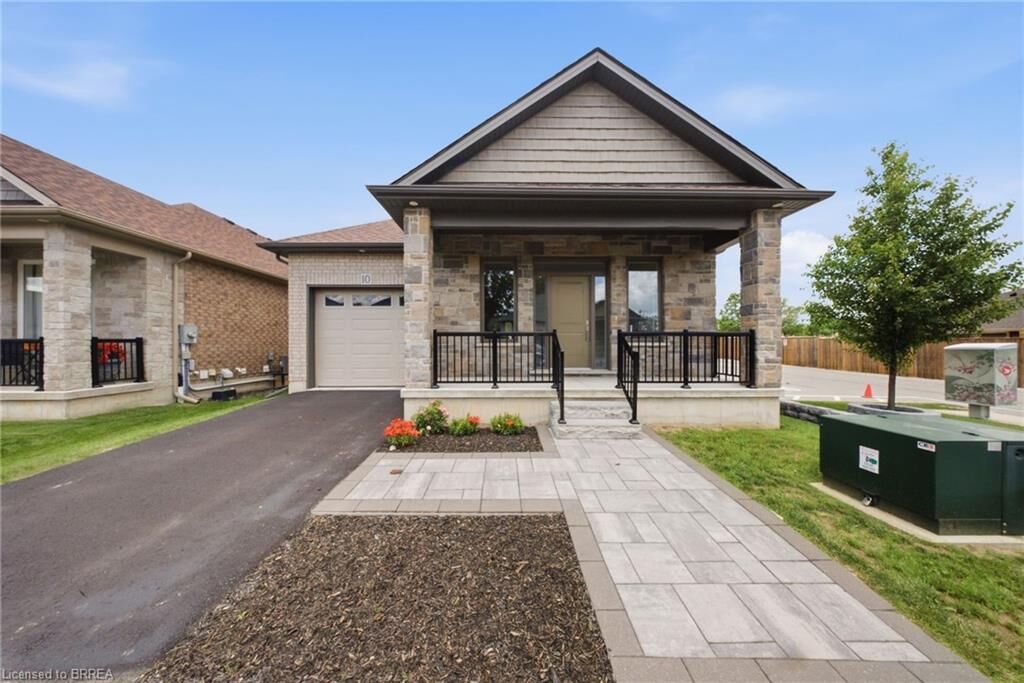 Property Photo: 6 Beckett Drive 10 ON N3T 6E5