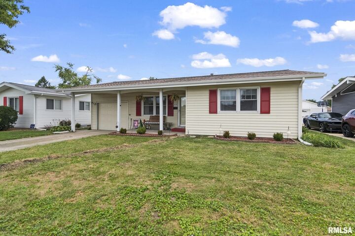Property Photo: 1828 N Wolfe Street IL 62702