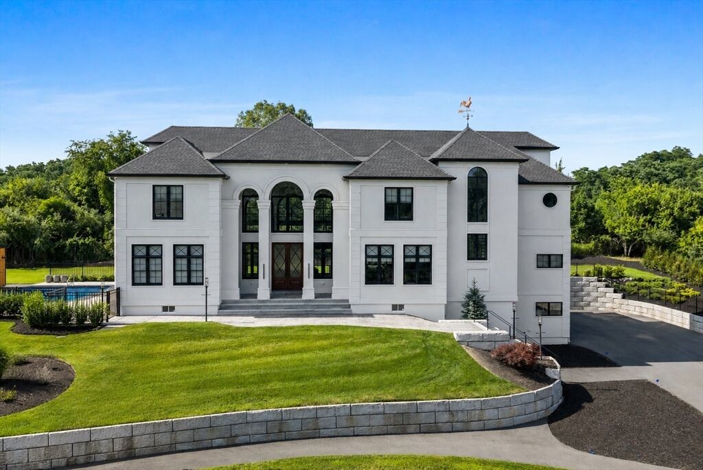 Property Photo:  19 Bridle Spur Ln  MA 01923 