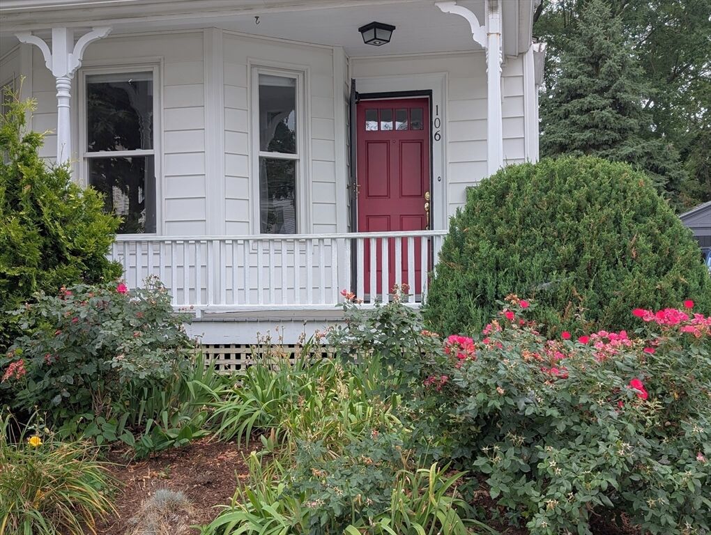 Property Photo: 106 Franklin St 106 MA 02474