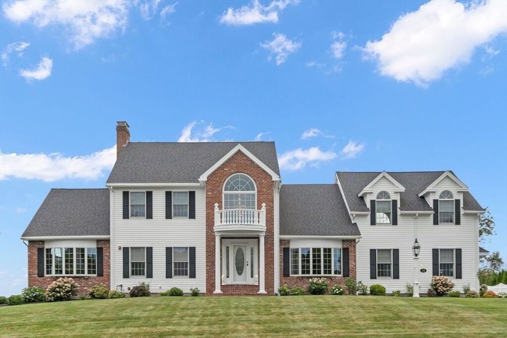 Property Photo:  14 Lakeview Ave  MA 01923 