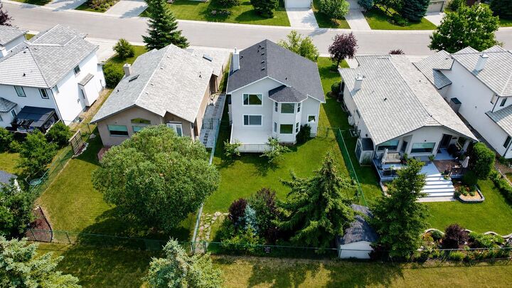 Property Photo: 120 Gleneagles Terrace AB T4C 1W6
