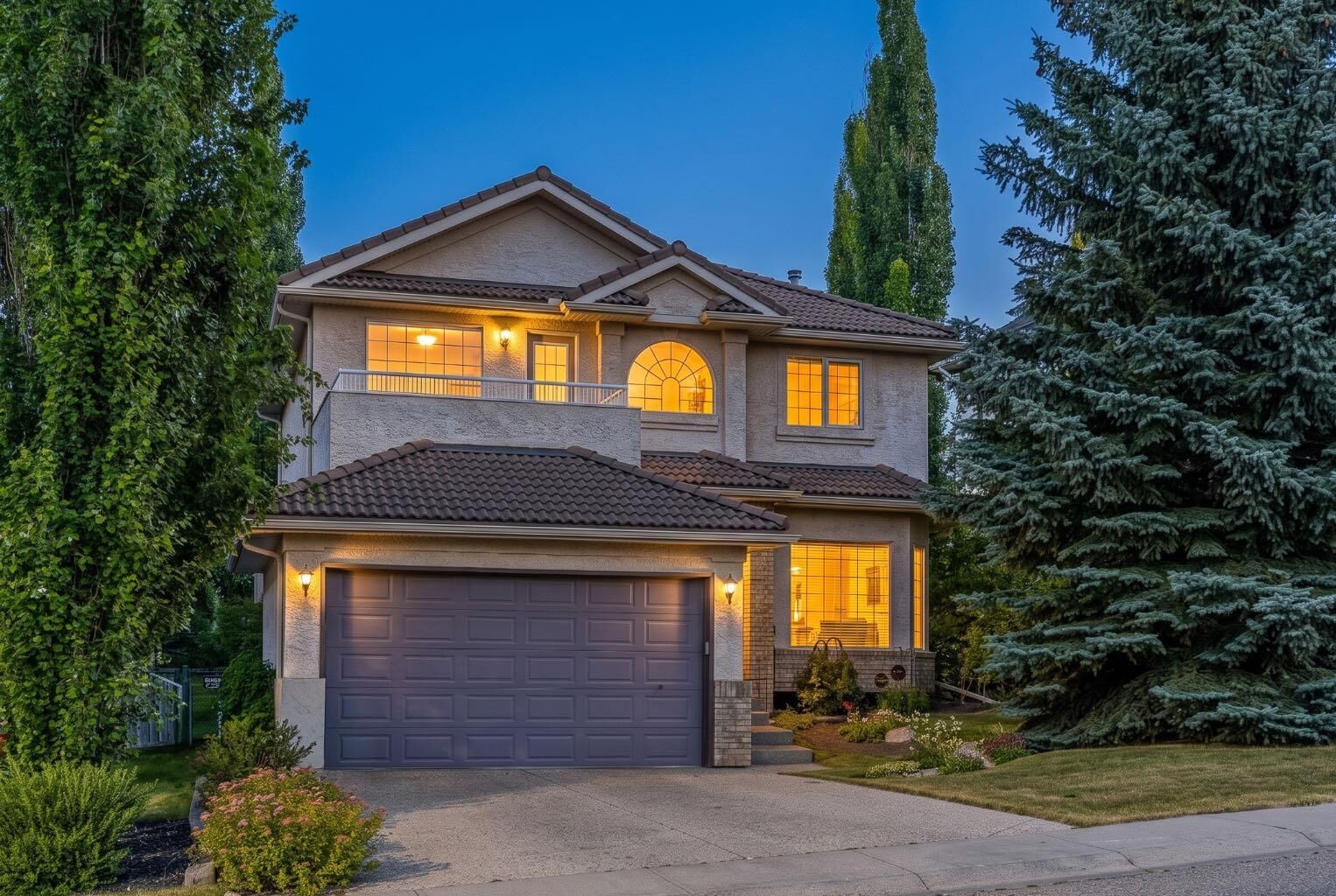 Property Photo:  30 Gleneagles View  AB T4C 1N9 