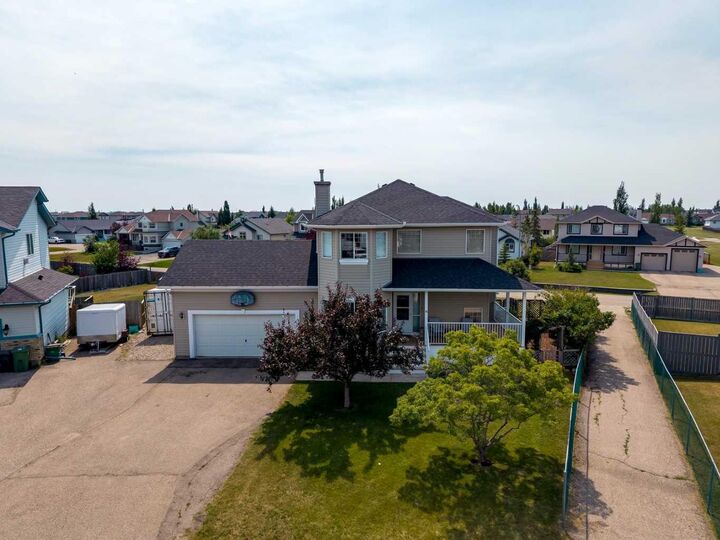 Property Photo: 16 Henderson Bay NE AB T0J 1X1