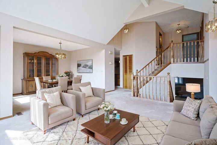Property Photo: 52 Edgeland Road NW AB T3A 2Y4