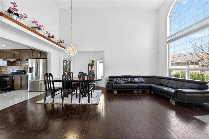 Property Photo: 98 Hampstead Circle NW AB T3A 5P1