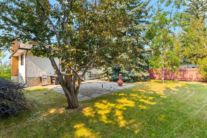 Property Photo: 5467 Dalrymple Crescent NW AB T3A 1R4