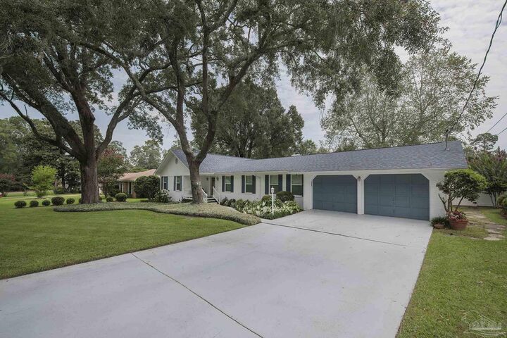 Property Photo: 8830 Burning Tree Rd FL 32514