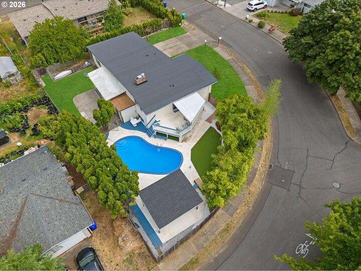 Property Photo:  1021 NE 195th Ave  OR 97230 