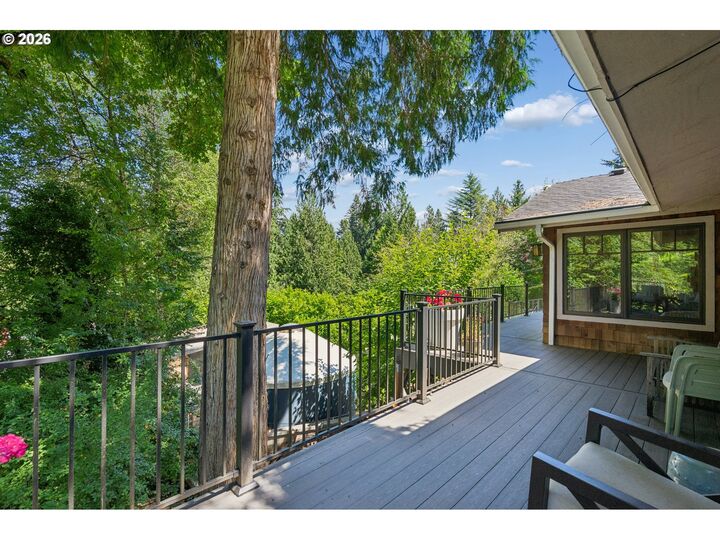 Property Photo: 1046 SW Palatine St OR 97219
