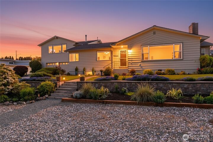 Property Photo:  1119  Longview Avenue  WA 98221 