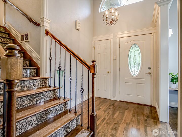 Property Photo:  5920  35th Way SE  WA 98092 