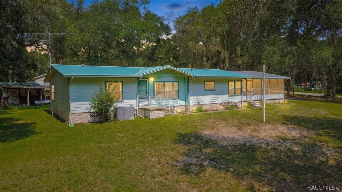 Property Photo:  9300 Cr 647A  FL 33513 