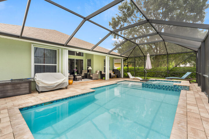 Property Photo:  210 Champagne Court SW  FL 32968 