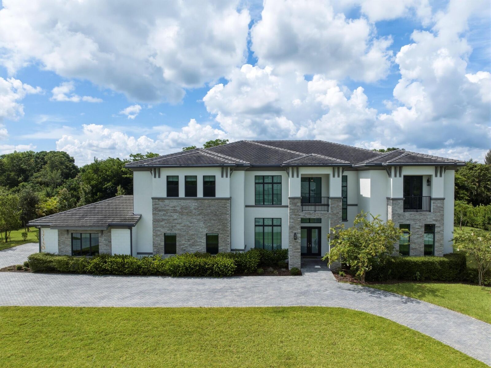 Property Photo:  17130 Magnolia Estates Drive  FL 33331 