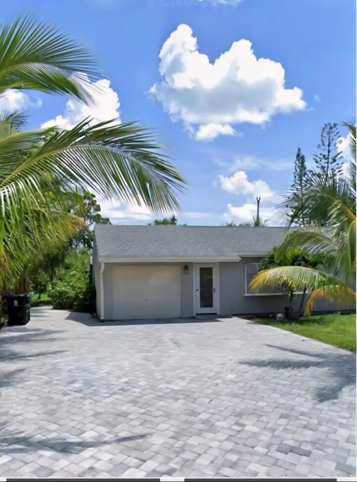 Property Photo: 1813 SE Balleto Street FL 34952