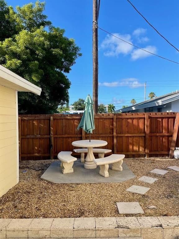 Property Photo: 10 NE 11th Avenue 3 FL 33301