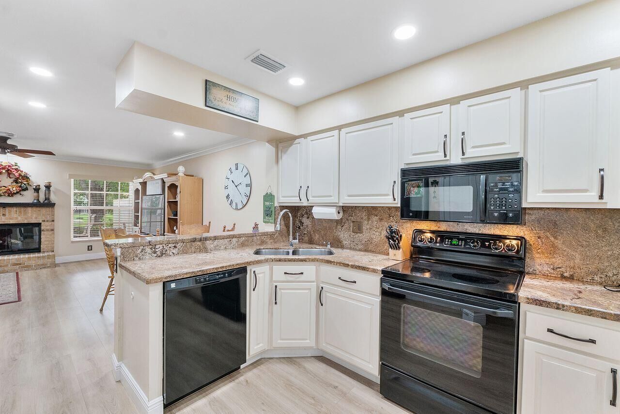 Property Photo: 11606 NW 19th Drive FL 33071