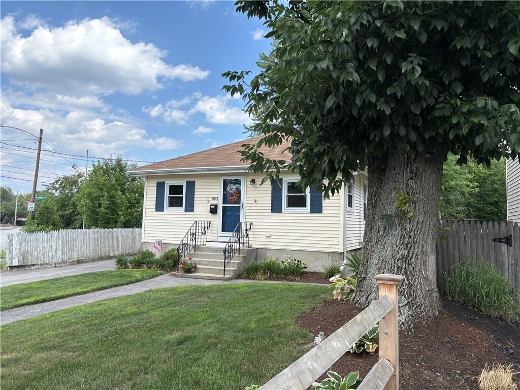 Property Photo:  353 Massasoit Avenue  RI 02914 