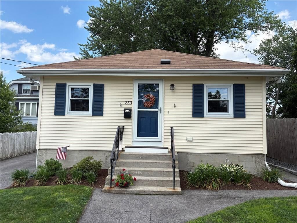 Property Photo:  353 Massasoit Avenue  RI 02914 