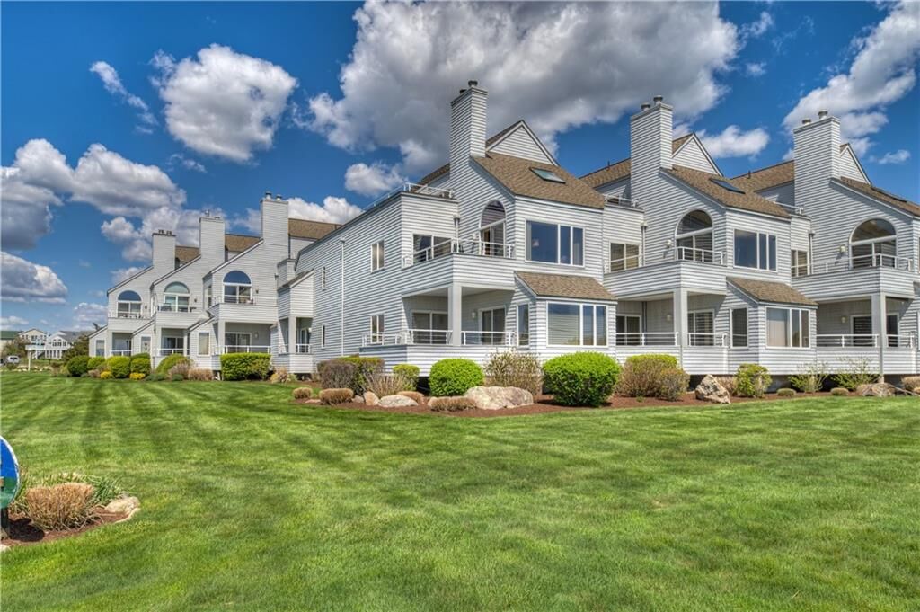 Property Photo:  204 Bellevue Court 204  RI 02882 