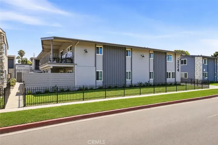 Property Photo:  324 E Leatrice Lane  CA 92802 