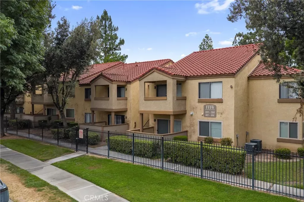 Property Photo: 1114 W Blaine 204 CA 92507