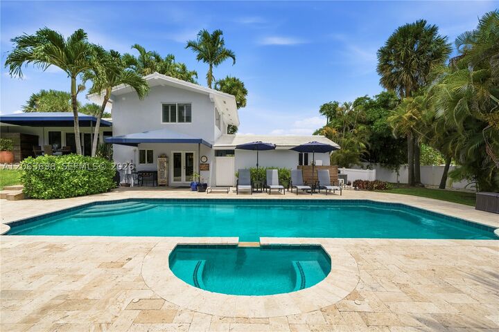Property Photo:  3721 NE 15th Ave  FL 33334 