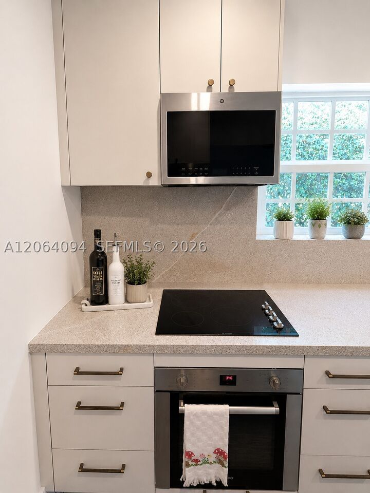 Property Photo:  2451 SW 25th St  FL 33133 