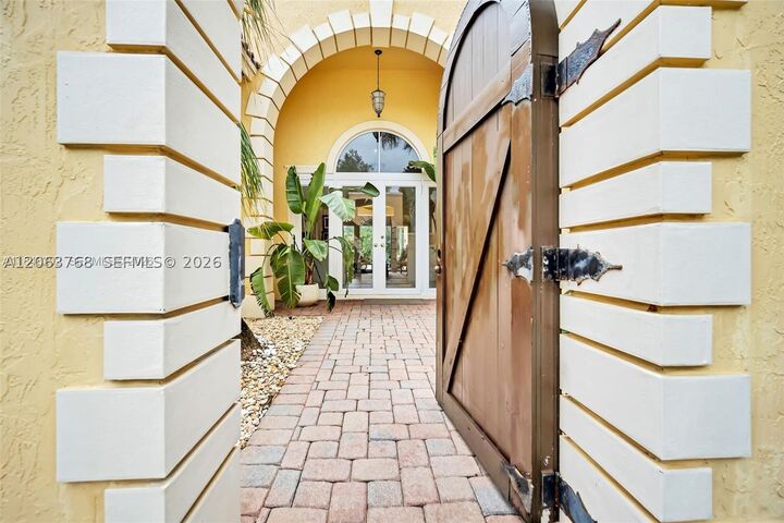 Property Photo: 14211 Sunset Ln FL 33330