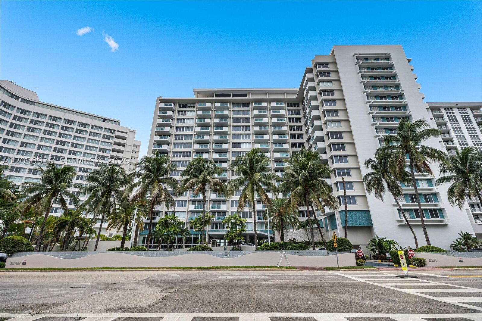 Property Photo:  1200 West Ave 1419  FL 33139 