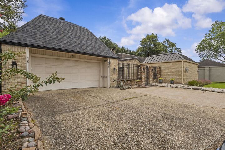 Property Photo: 320 Summerwood TX 77706