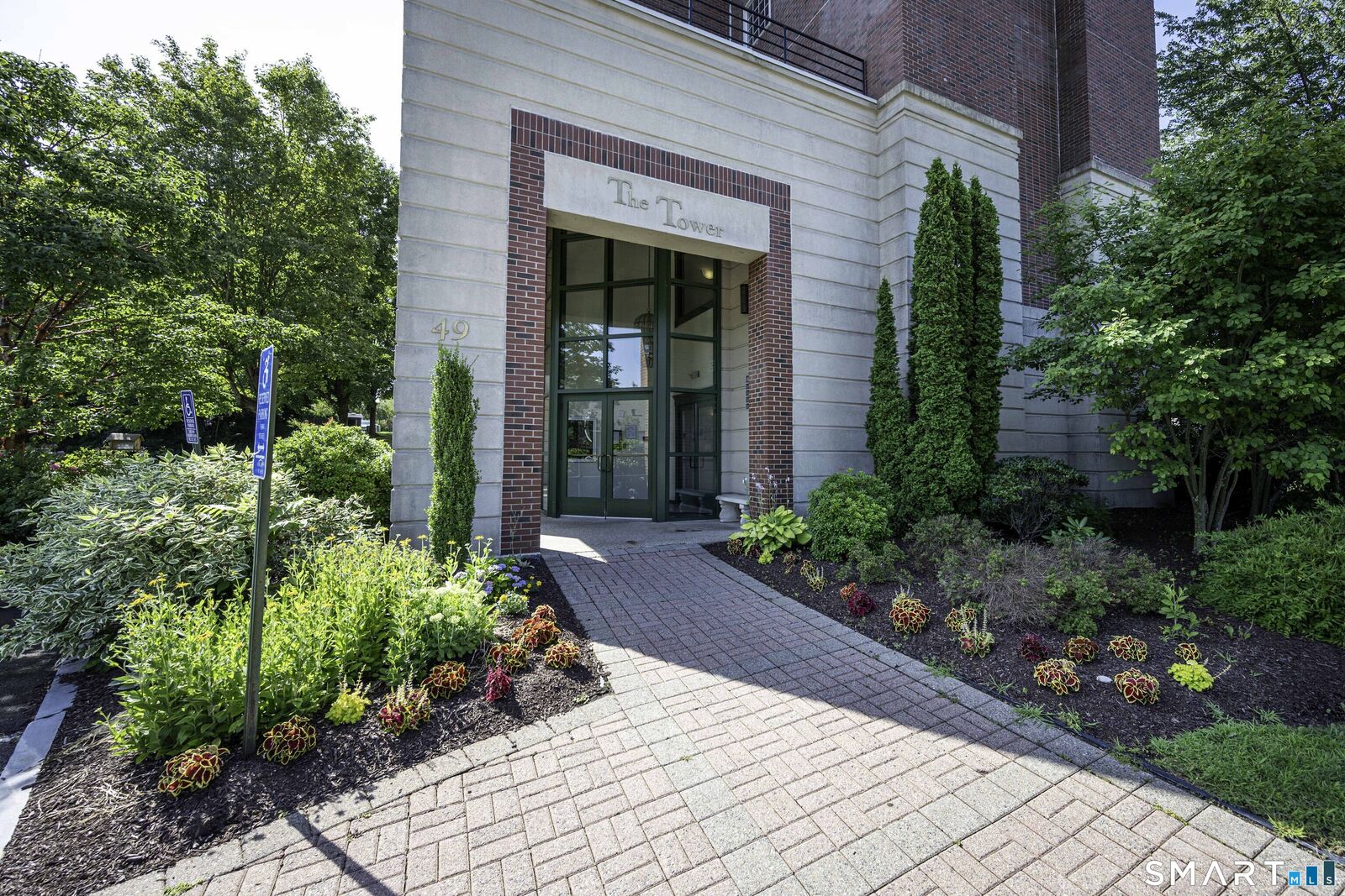 Property Photo:  49 Rose Street 208  CT 06405 