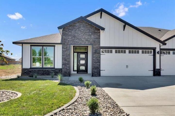 Property Photo:  1109-29 N Country Club Dr 29  WA 99006 