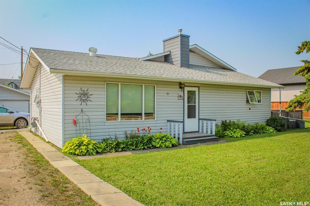 Property Photo:  101 Cairns Avenue W  SK S0E 1A0 